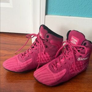 OtomiX Women's Athletic High-Top Training Shoes in Magenta